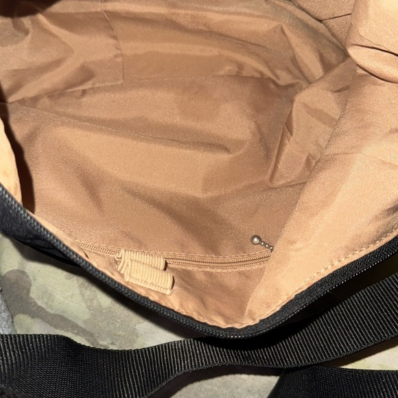 Baggallini Black Crossbody Bag Adjustable Strap - Picture 10 of 10